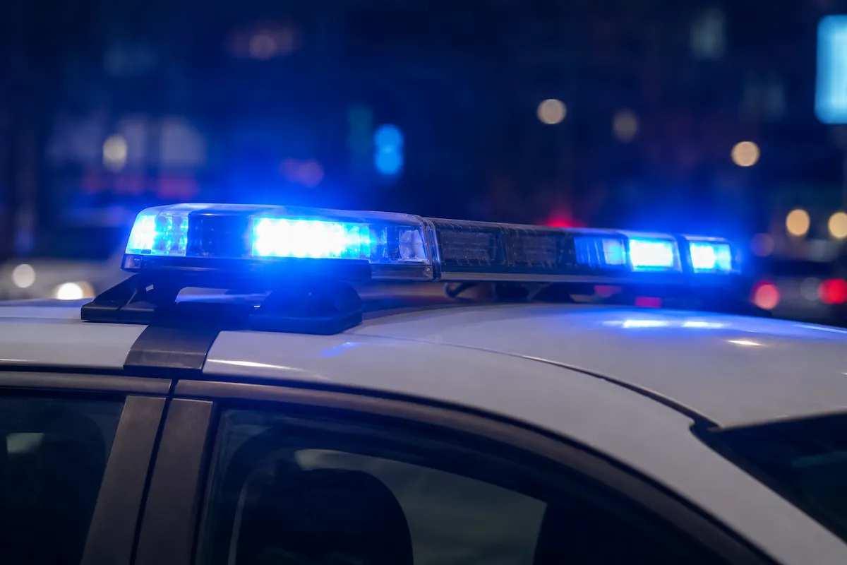 Tre skud affyret mod parkeret bil i Skolegade i Vejle
